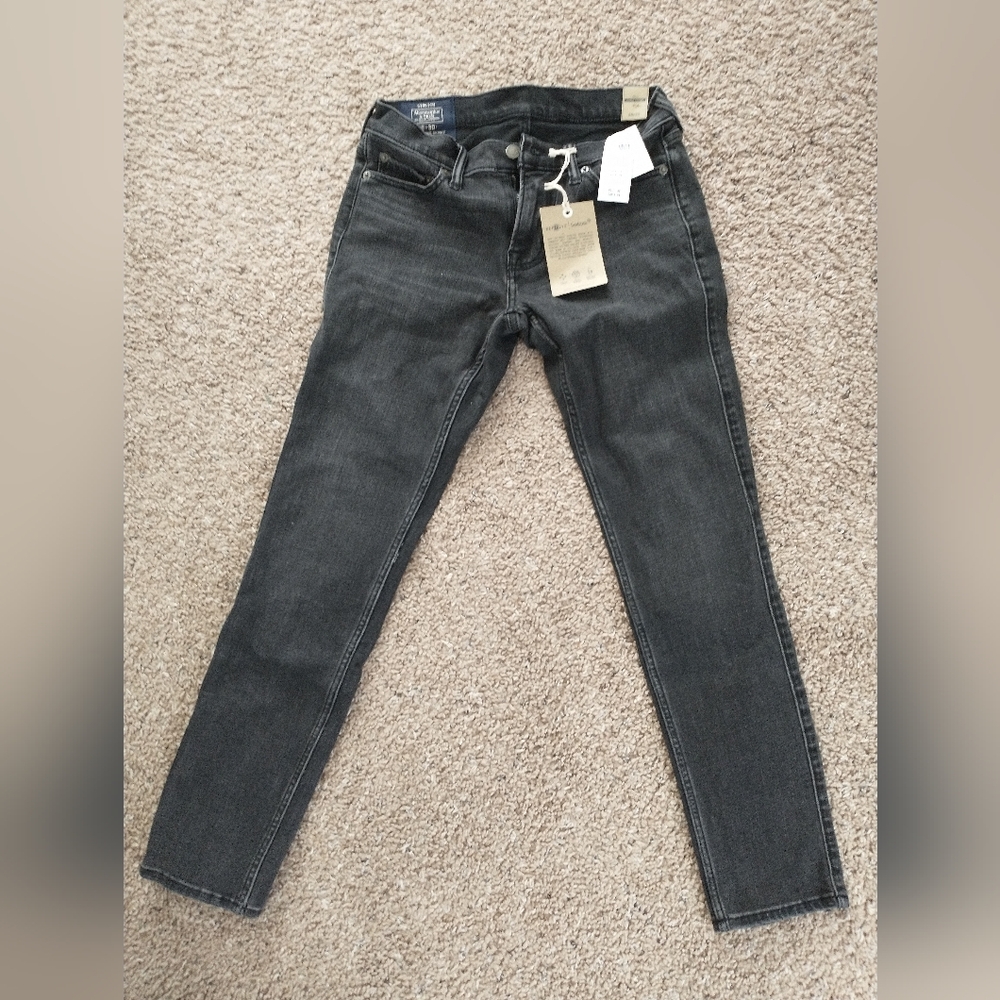 New 28x30 Abercrombie & Fitch Skinny Jeans NWT